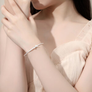 Những Tác Dụng Tuyệt Vời Của Lắc Tay Bạc Khi Đeo 2 Những Tác Dụng Tuyệt Vời Của Lắc Tay Bạc Khi Đeo