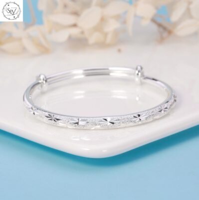 Lắc Tay Bạc Cho Bé: Món Quà Sức Khỏe Và Tình Yêu Thương 1 lắc tay bạc cho bé