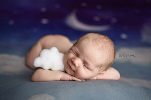 Đeo Lắc Chân Cho Bé Nên Đeo Bên Nào? Lời Khuyên Từ Chuyên Gia. 3 Đeo Lắc Chân Cho Bé Nên Đeo Bên Nào