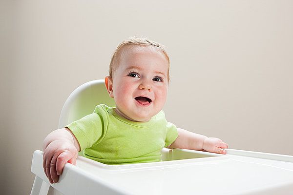 Có Nên Đeo Lắc Chân Cho Bé? Lợi Ích, Nguy Cơ và Lưu Ý Khi Đeo 1 Đeo lắc chân cho bé